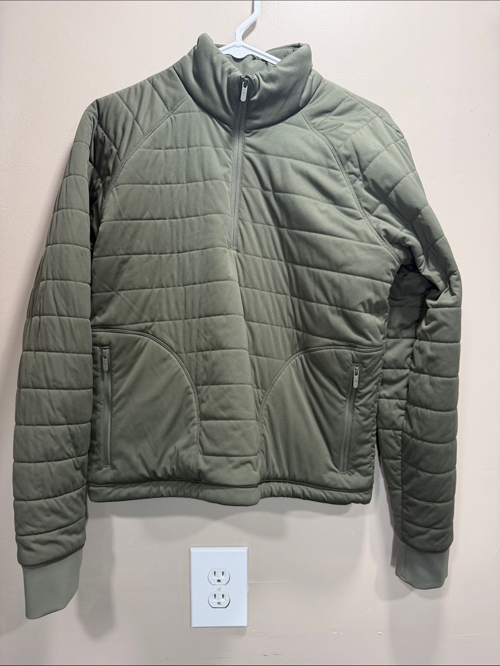 Lululemon dynamic movement 1/2 zip pullover size 8 army green